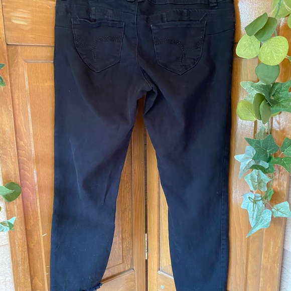 Distressed jeans - Picture 5 of 8